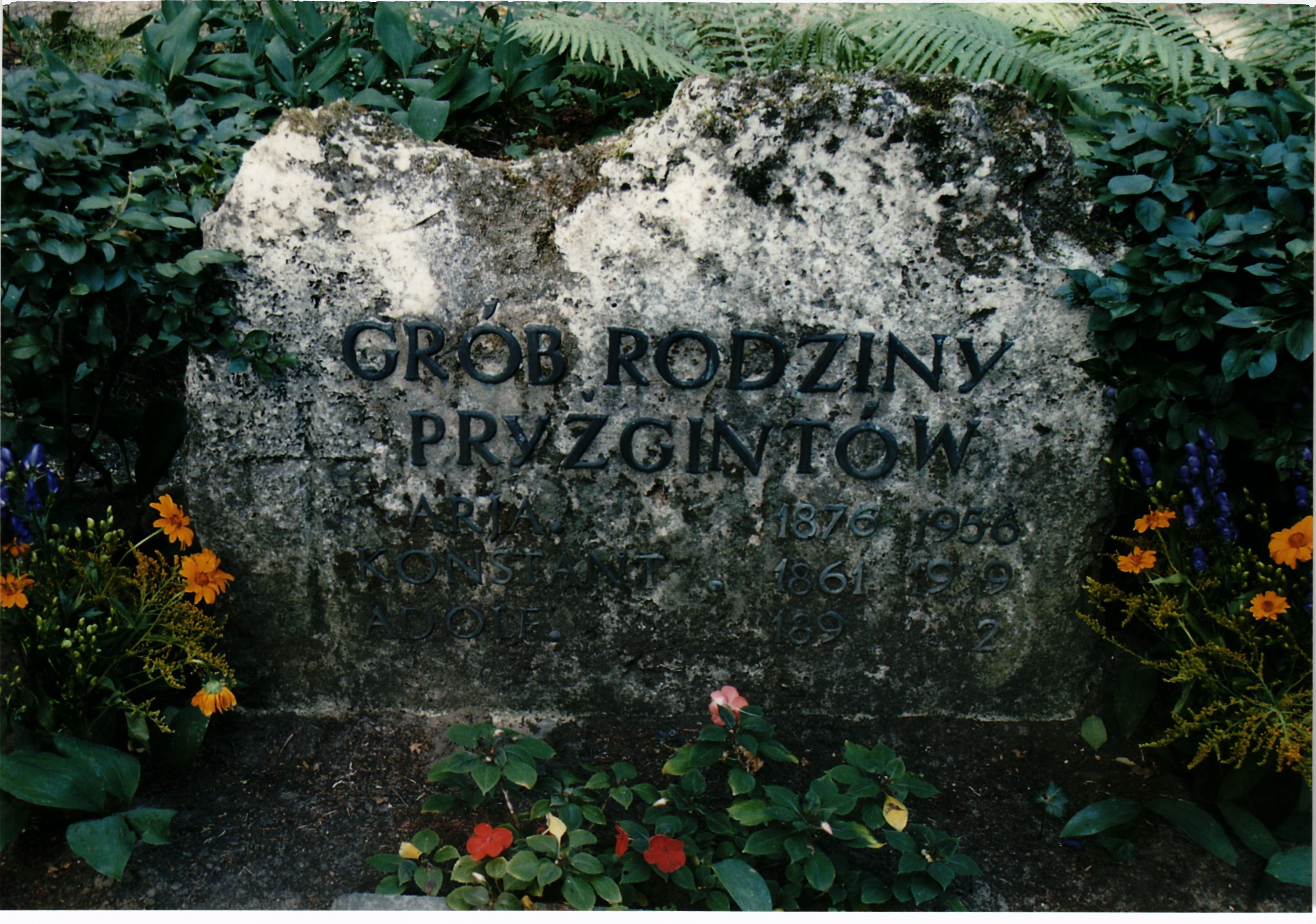 Inscription from the gravestone of Maria Pryzgint, Adolf Pryzgint, Czeslaw Pryzgint and Konstantin Pryzgint, St. Michael's Cemetery in Riga, state of 2021