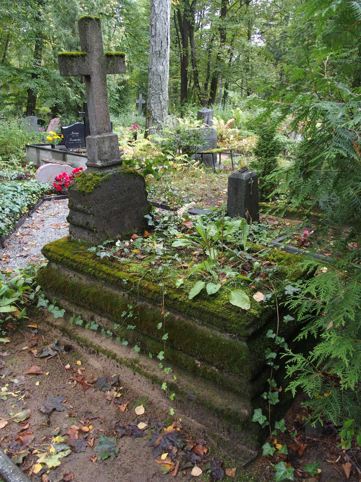 Tombstone of Malwina Szwaglis and Konstanty Szwaglis