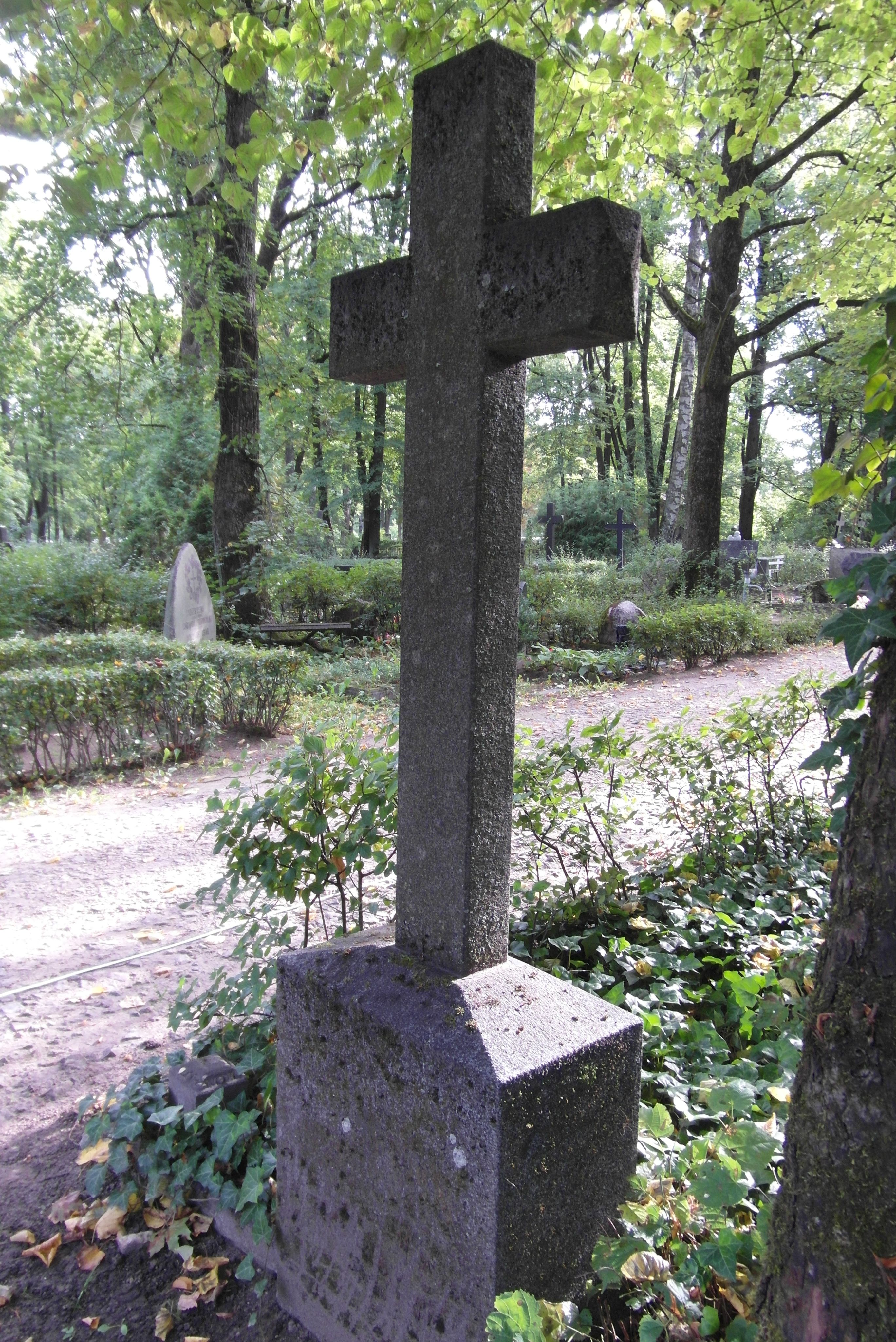 Tombstone of the Spudasov family, St Michael's cemetery in Riga, as of 2021.