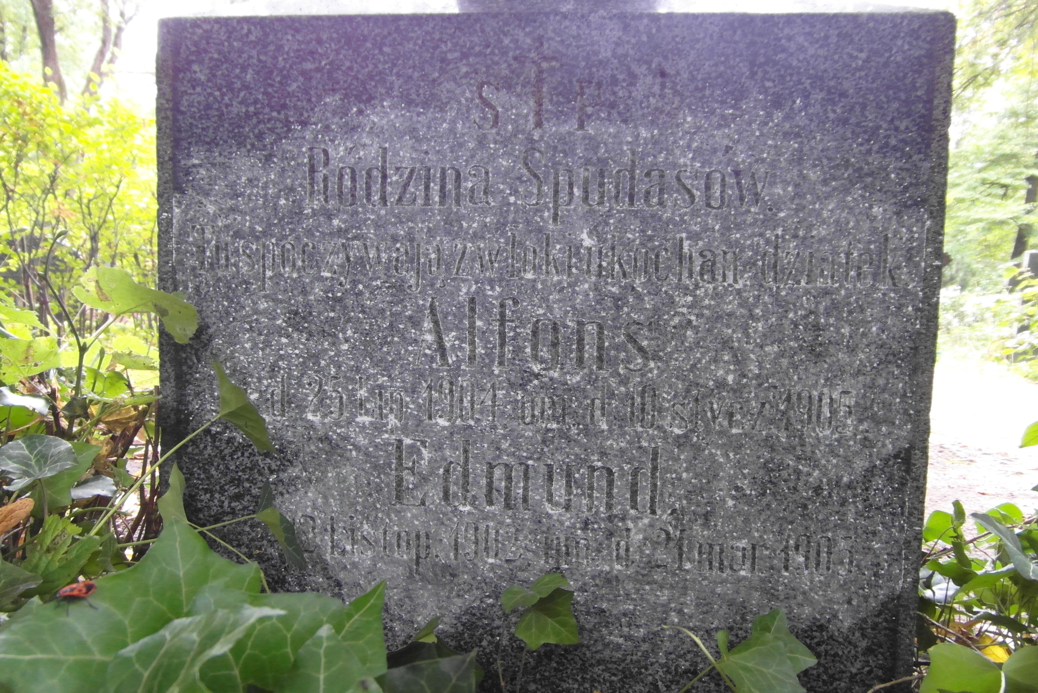 Inscription from the tombstone of the Spudasov family, St Michael's cemetery in Riga, as of 2021.