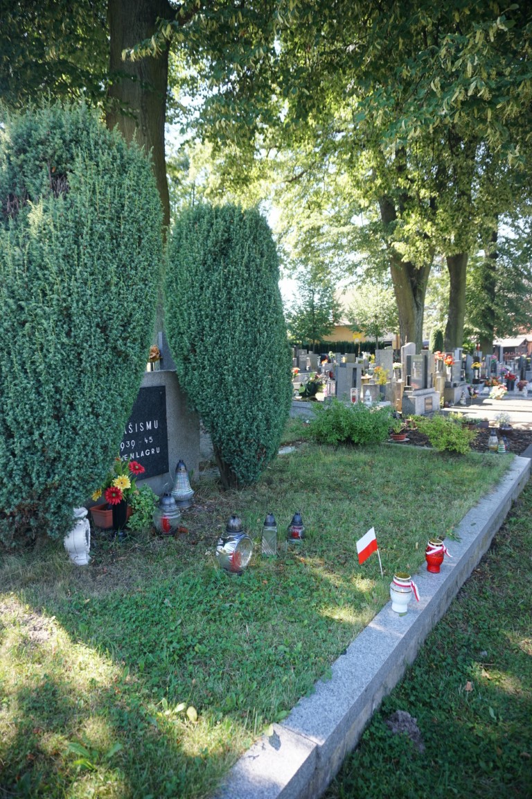 Grave of 18 victims of World War II