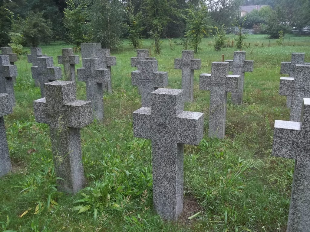 Kwatera Polaków zamordowanych we wrześniu 1939 r., ekshumowanych z pow. kobryńskiego, zlokalizowana przy kościele katolickim