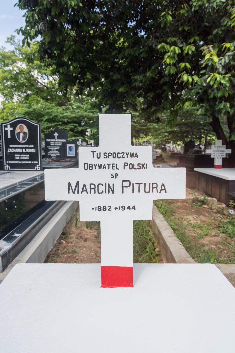 Marcin Pitura, Graves of Polish refugees from the USSR at Kinondoni Cemetery