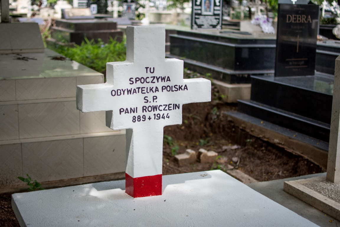  Rowczein, Graves of Polish refugees from the USSR at Kinondoni cemetery