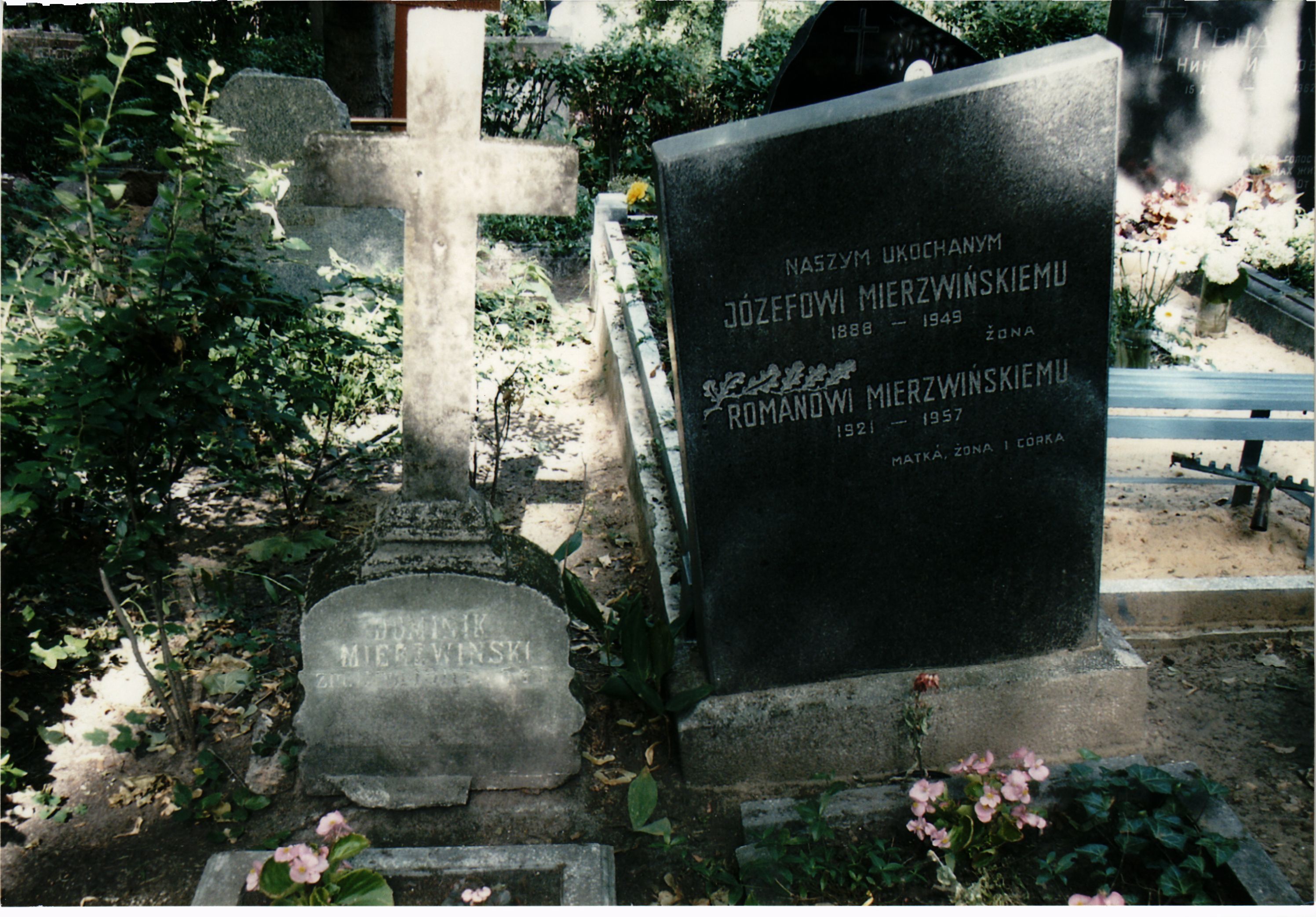 Nagrobek rodziny Mierzwińskich, cmentarz św. Michała w Rydze, stan z 2021 r