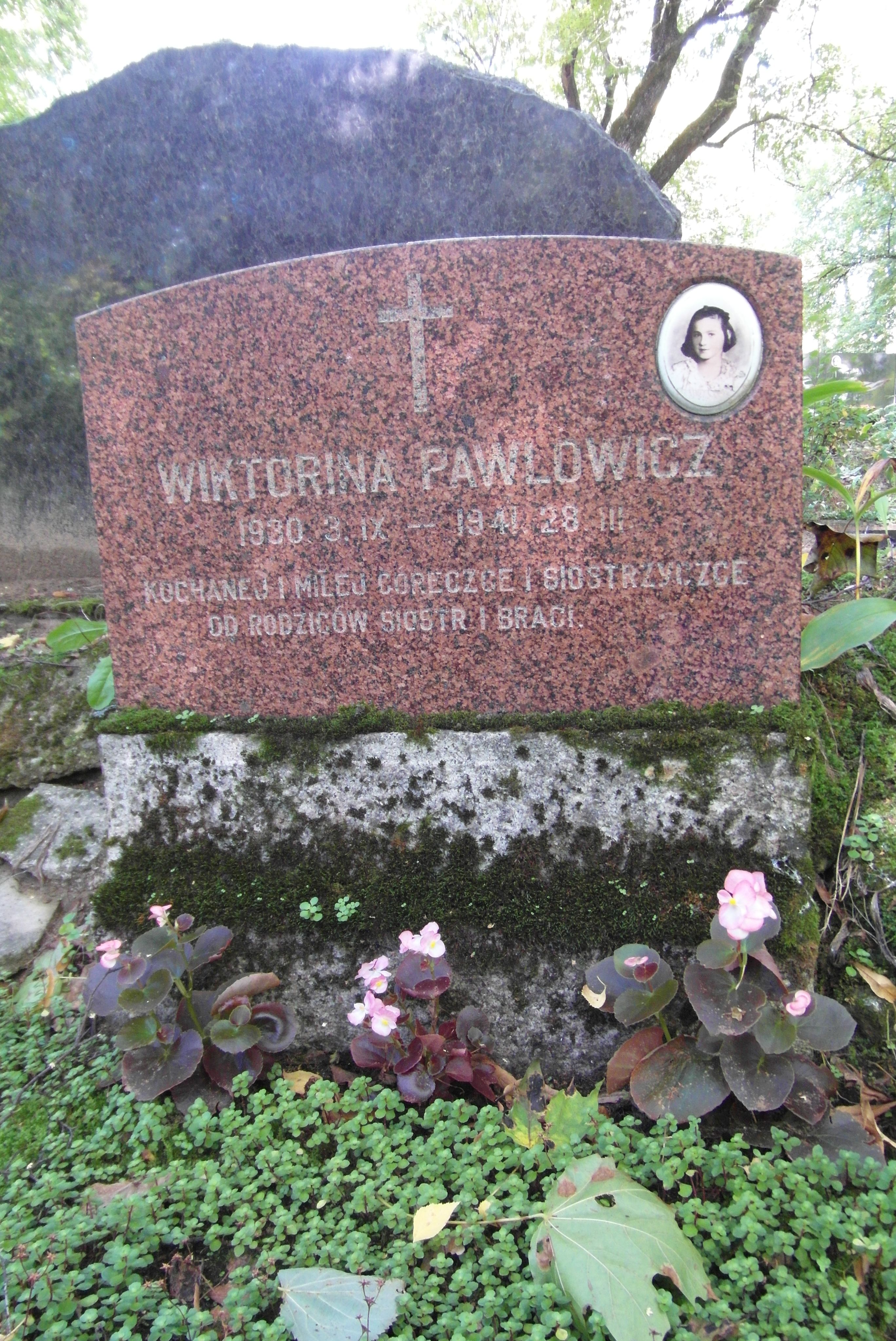 Nagrobek Wiktoriny Pawlowicz, cmentarz św. Michała w Rydze, stan z 2021 r.