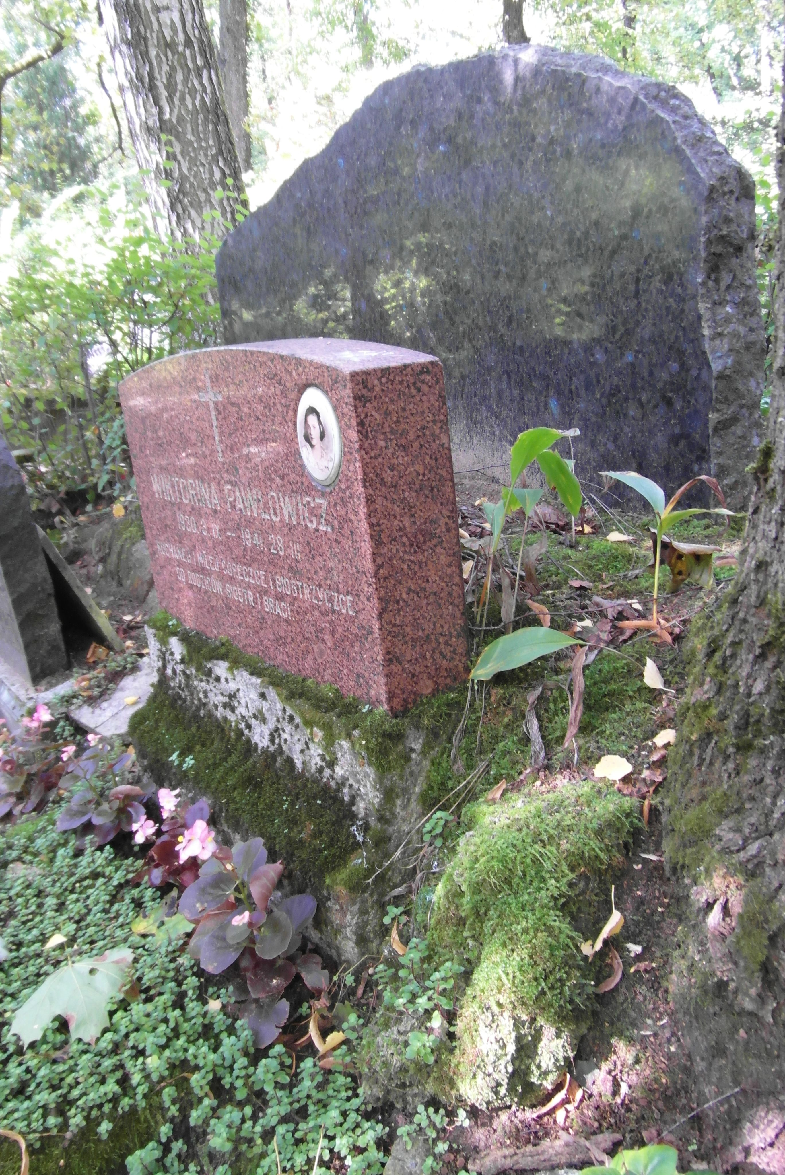 Tombstone of Viktorina Pavlovich, St Michael's cemetery in Riga, as of 2021.