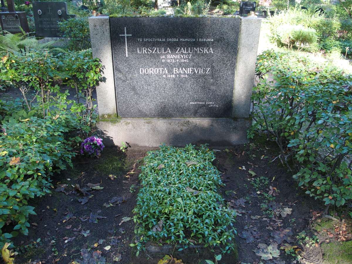 Tombstone of Dorota Baniewicz and Ursula Zalumska