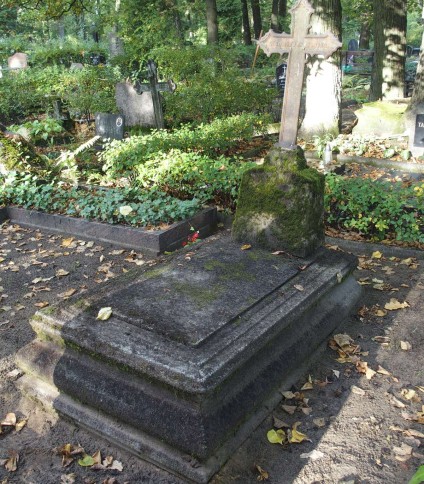 Nagrobek Moniki N.N. i Stanisława N.N.