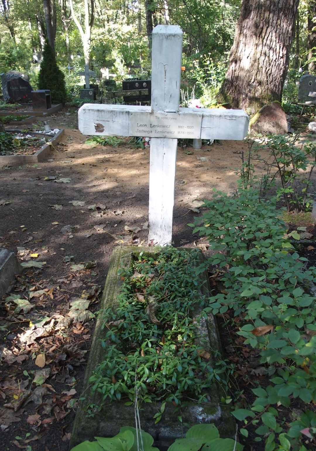 Tombstone of Jadwiga Lenkiewicz and Leon Lenkiewicz