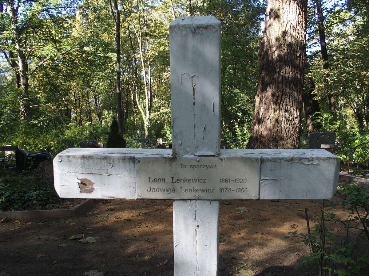 Tombstone of Jadwiga Lenkiewicz and Leon Lenkiewicz