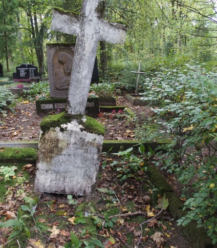 Nagrobek Reginy Puchowskiej i Pauliny Swirskiej