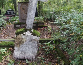 Nagrobek Reginy Puchowskiej i Pauliny Swirskiej