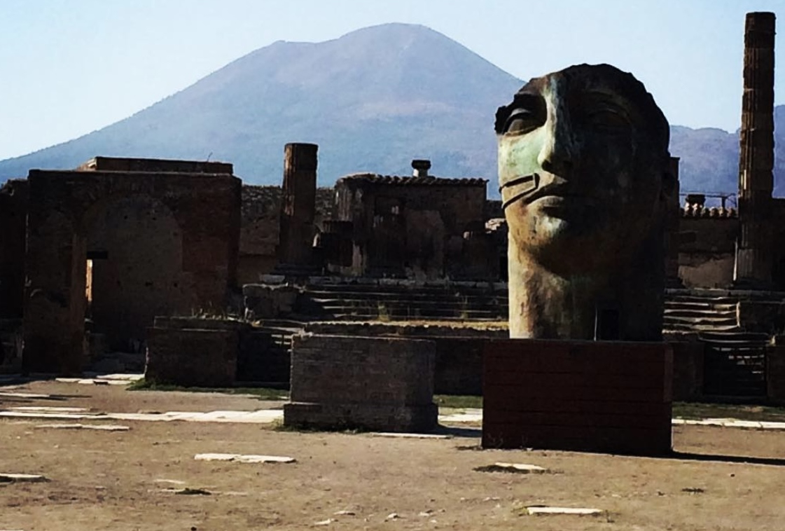 Fotografia przedstawiająca Sculptures by Igor Mitoraj in Pompeii