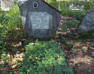 Nagrobek Marii Żuks i Rozalii Żuks