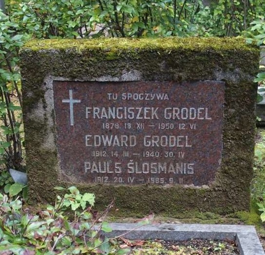 Tombstone of Edward Grodl, František Grodl and Pauls Šlosmanis