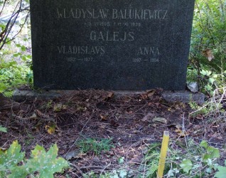 Nagrobek Władysława Balukiewicza, Anny Galejs i Vlasislavsa Galejsa