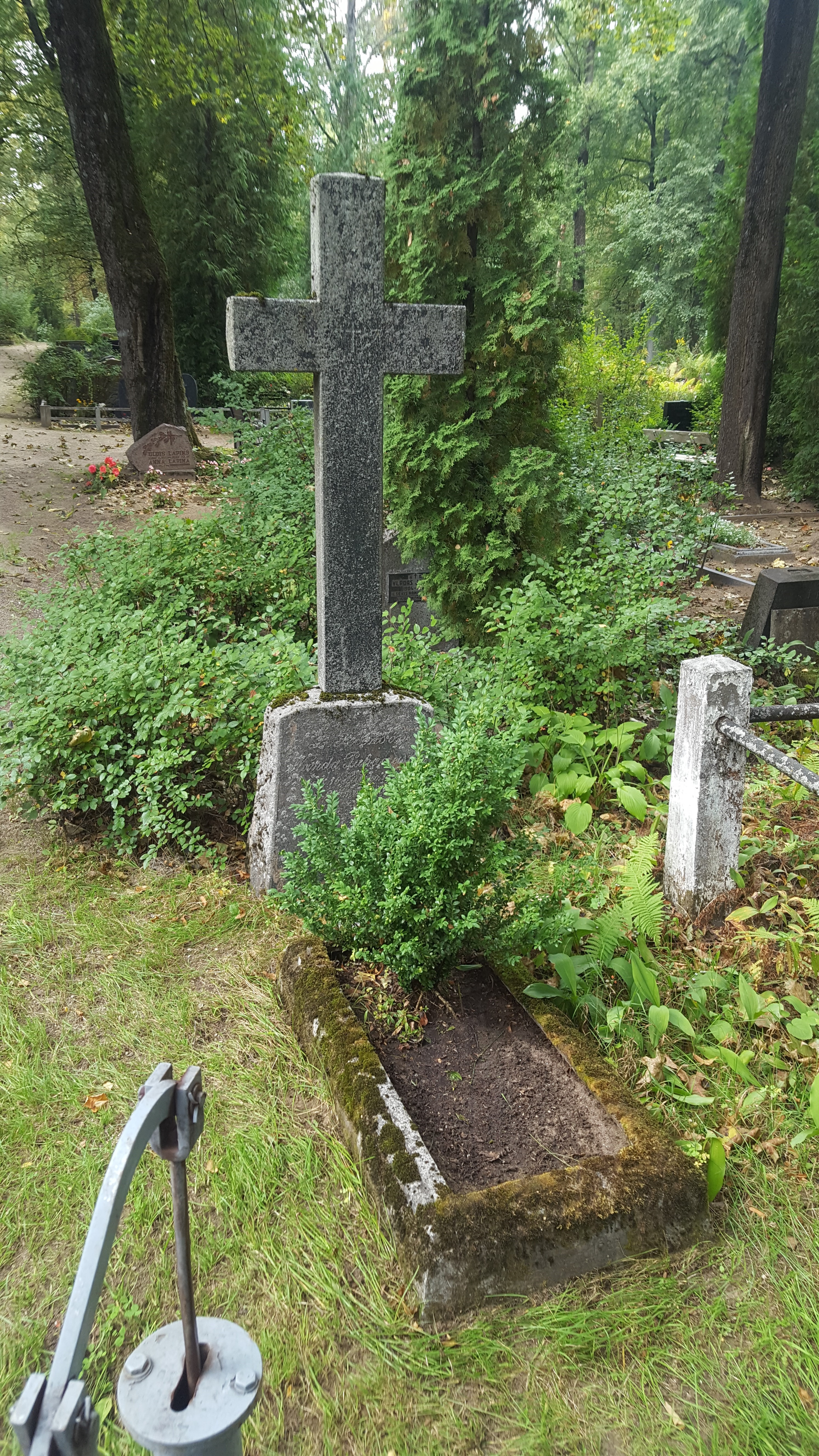 Tombstone of Vanda Pukhachevskaya, St. Michael's cemetery in Riga, as of 2021