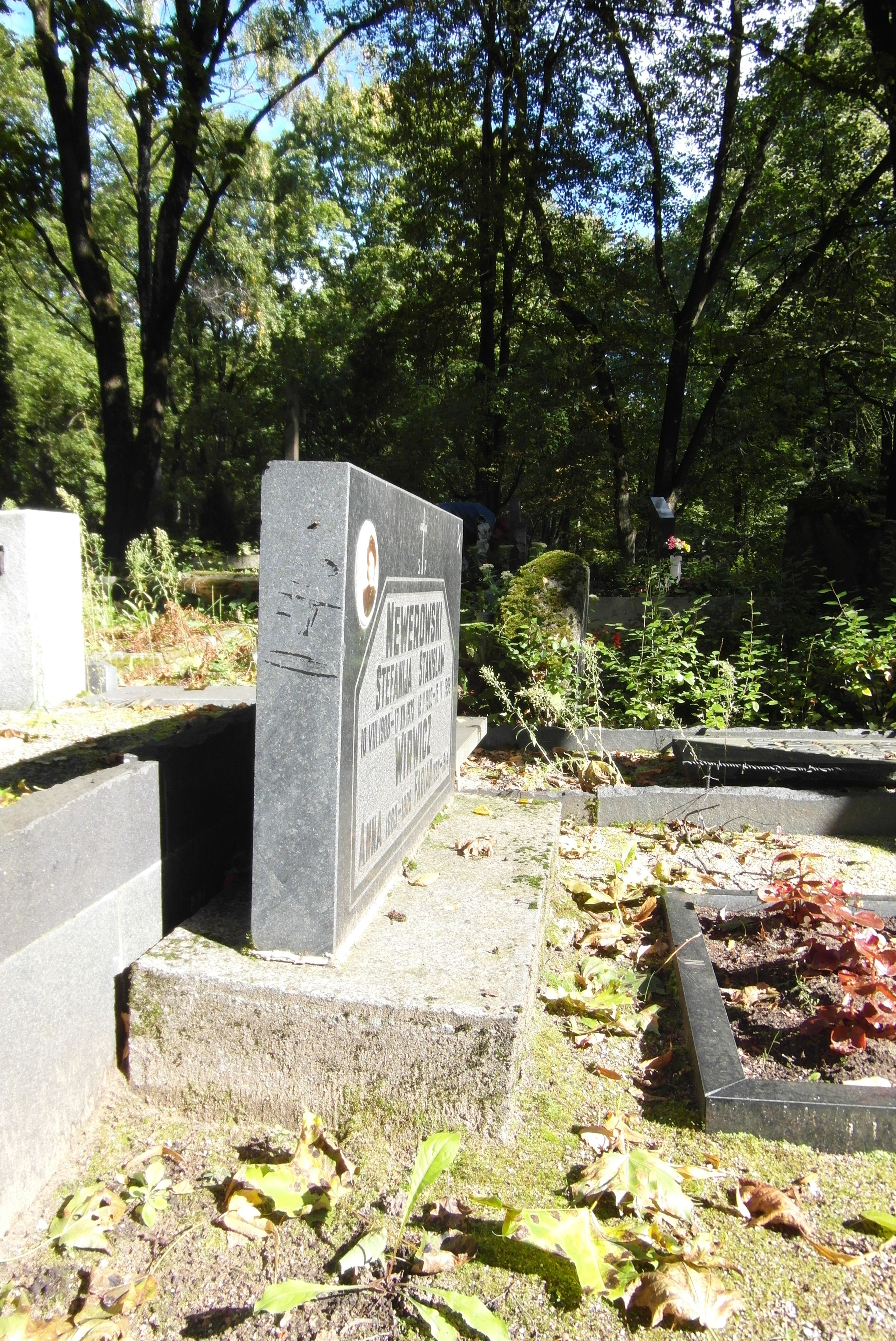 Tombstone of the Neverovski and Wirvich families, St Michael's cemetery in Riga, as of 2021.