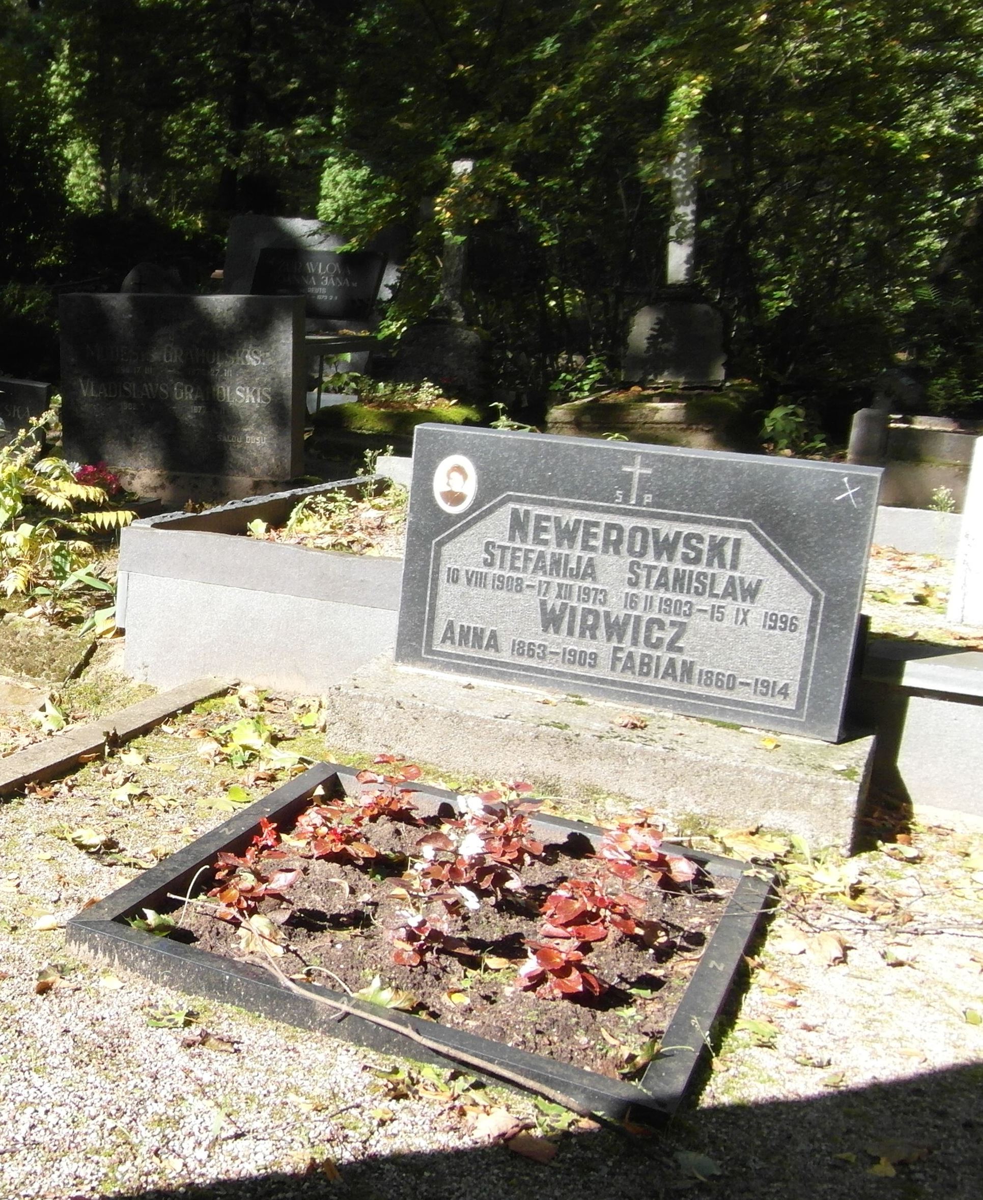 Tombstone of the Neverovski and Wirvich families, St Michael's cemetery in Riga, as of 2021.