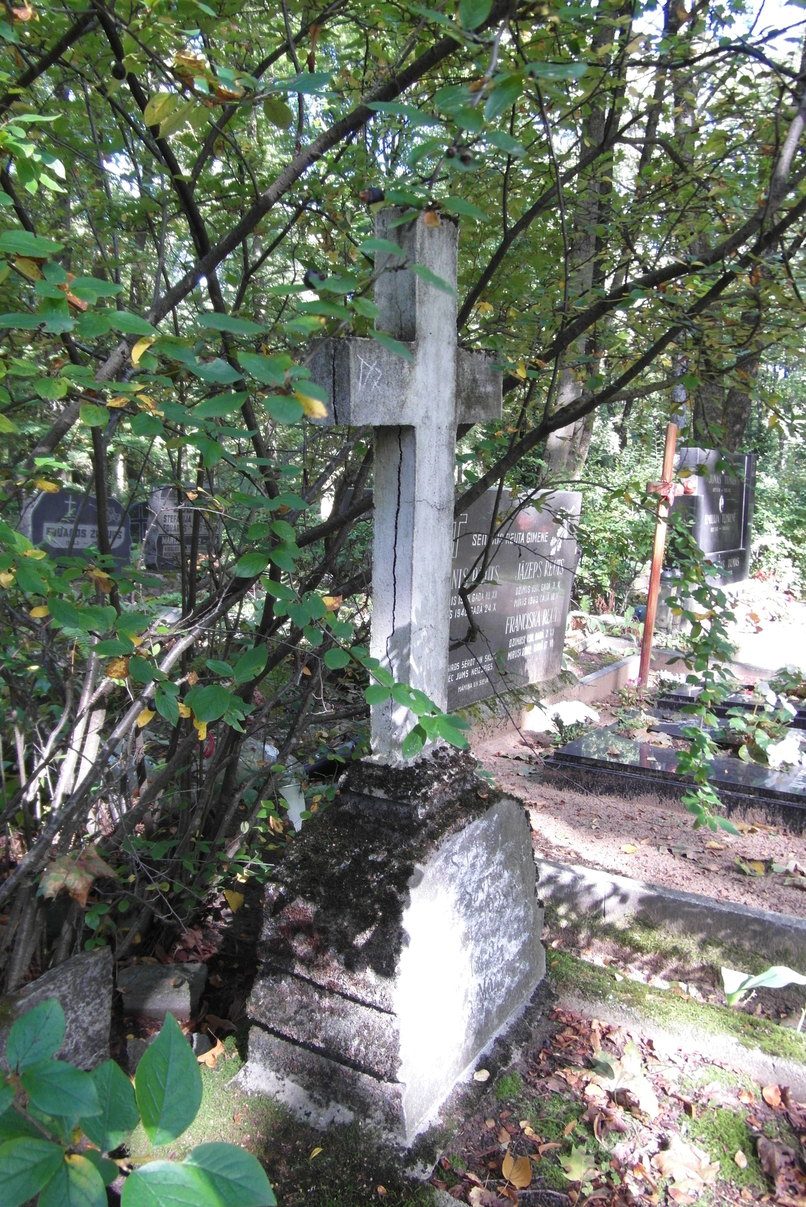 Nagrobek Marii i Vincentego Szypkowskiego, cmentarz św. Michała w Rydze, stan z 2021 r.