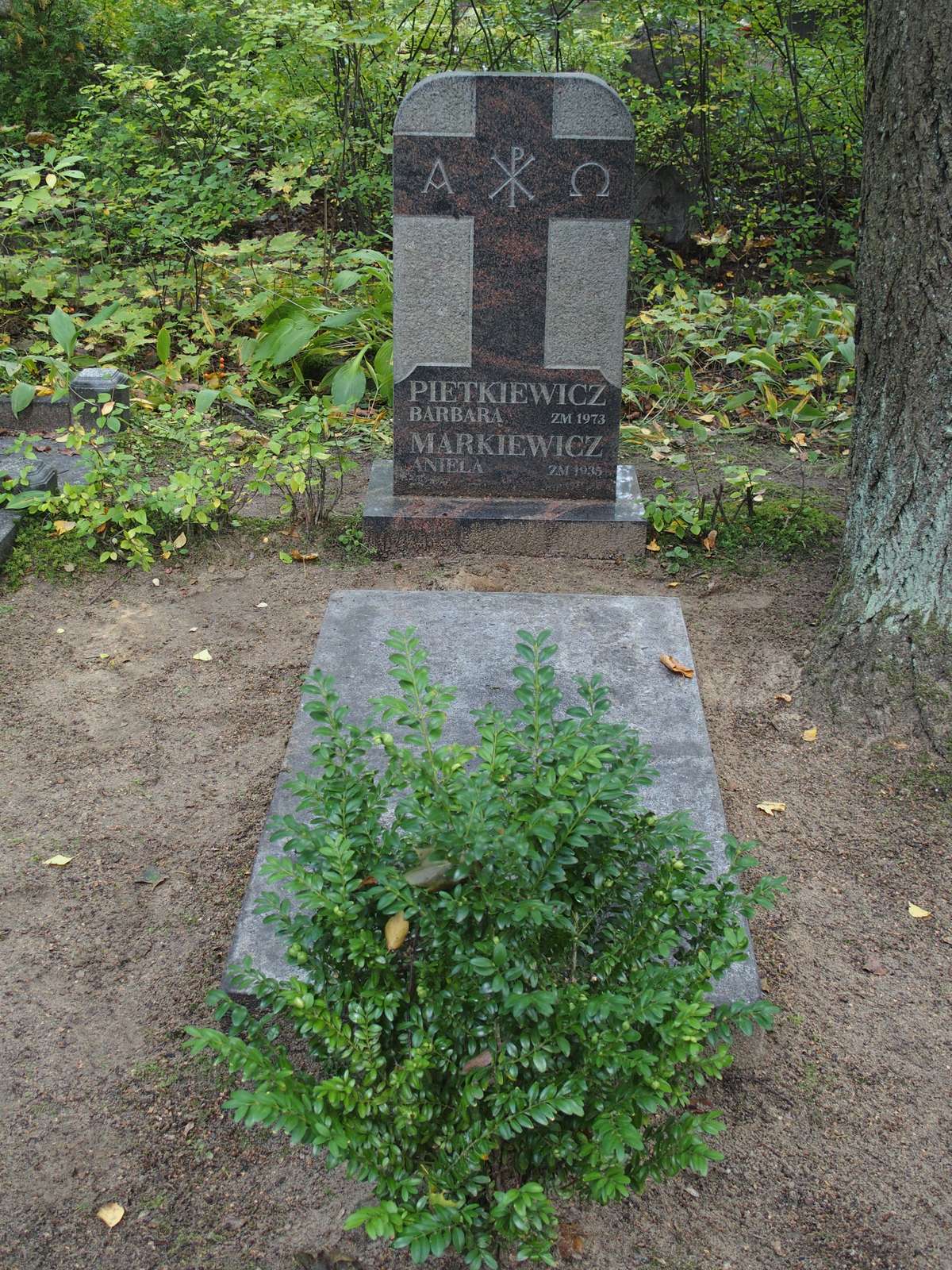 Tombstone of Aniela Markiewicz and Barbara Pietkiewicz