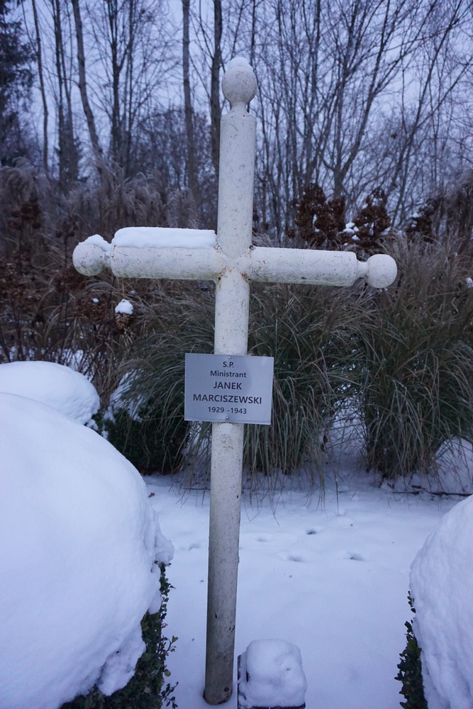 Grave of an altar boy who died in 1943.