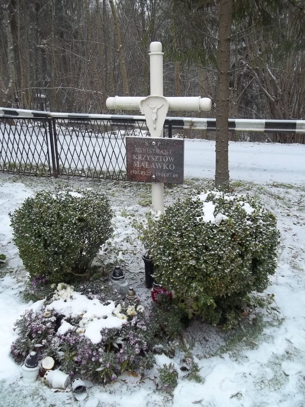 Grave of an altar boy who died in 1944.