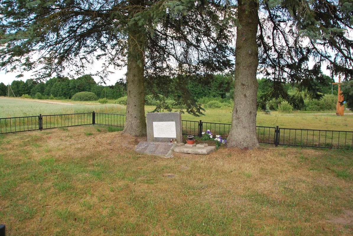 Grave of the 16 inhabitants of Olkieniki murdered on 25 May 1942.