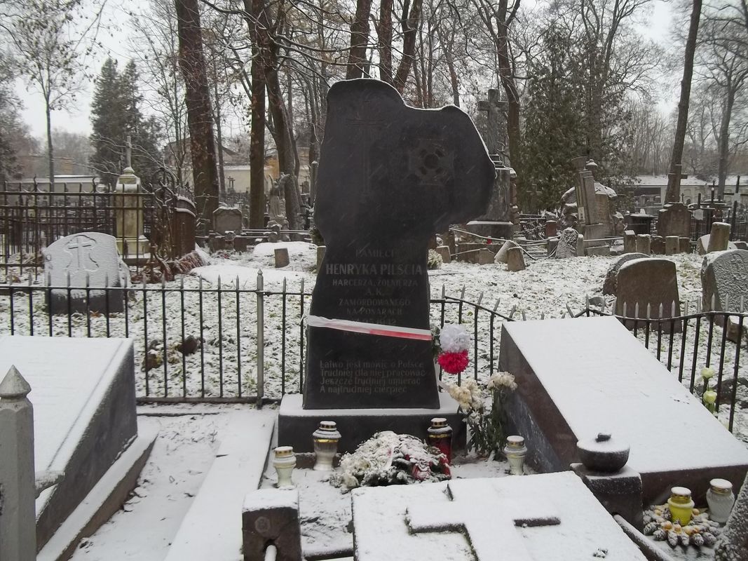 Symbolic gravestone of Henryk Pilścia, murdered in Ponary