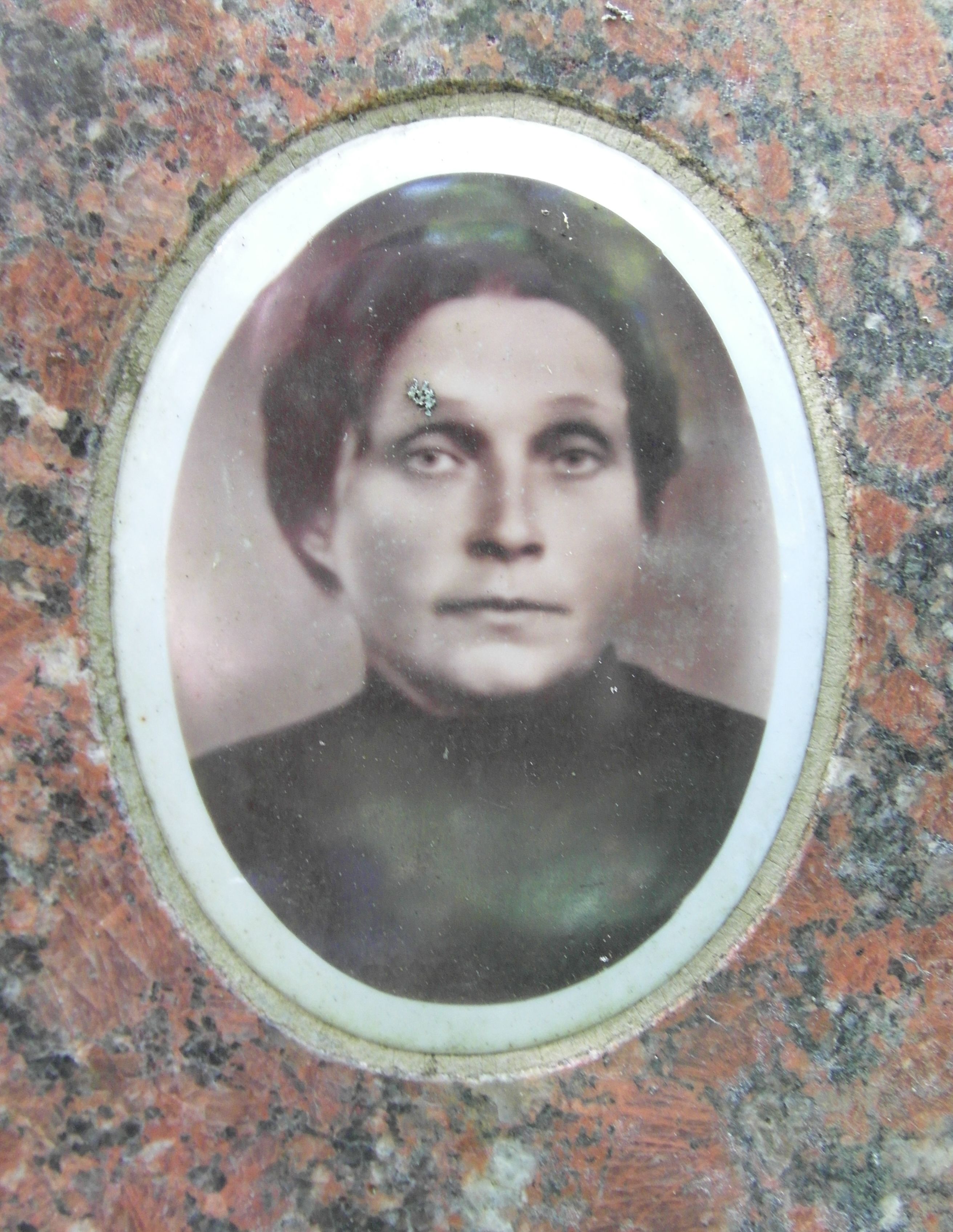 Zdjęcie z nagrobka rodziny Niechviadoviczów, Antoniny Gurklis, cmentarz św. Michała w Rydze, stan z 2021 r.