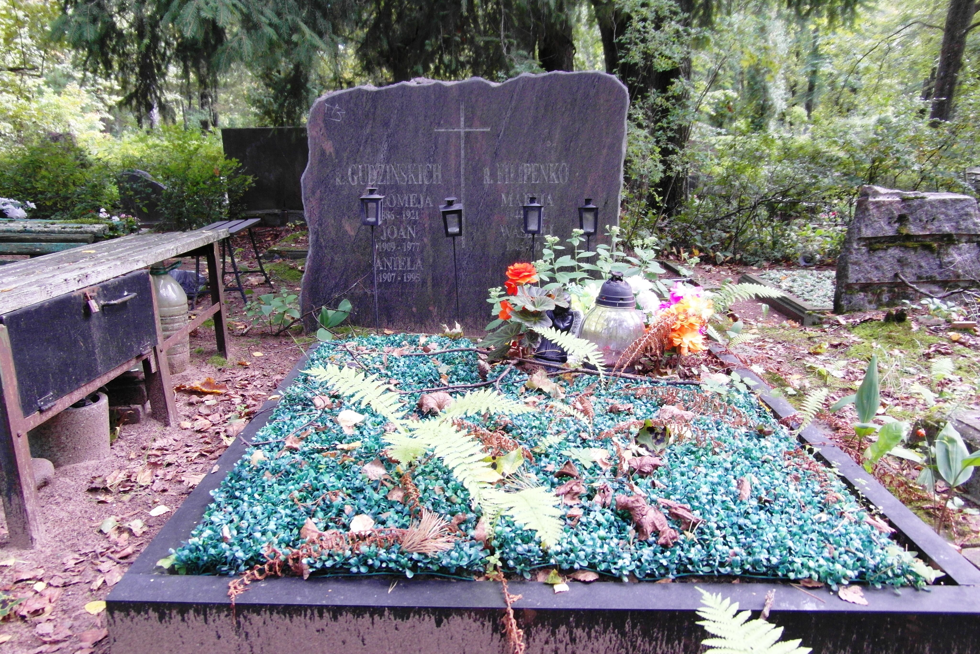 Nagrobek rodzin Grudzińskich i Filipenko, cmentarz św. Michała w Rydze, stan z 2021 r.