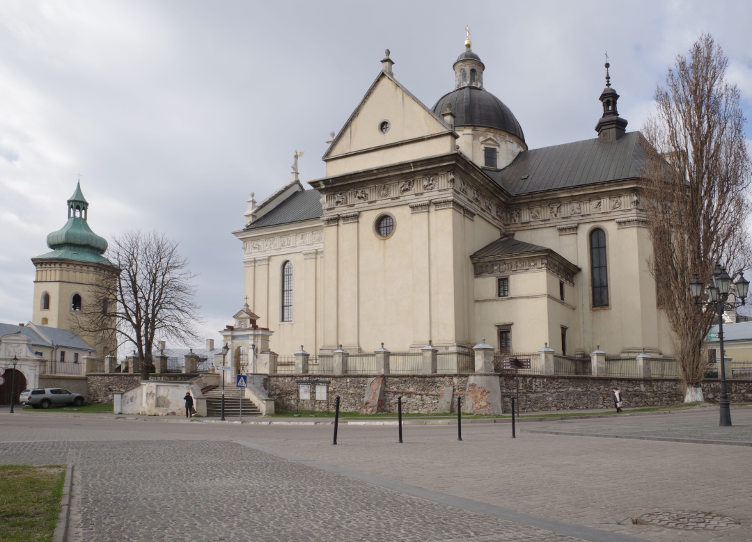 Żółkiew, kościół kolegiacki pw. św. Wawrzyńca, widok od strony południowo-wschodniej