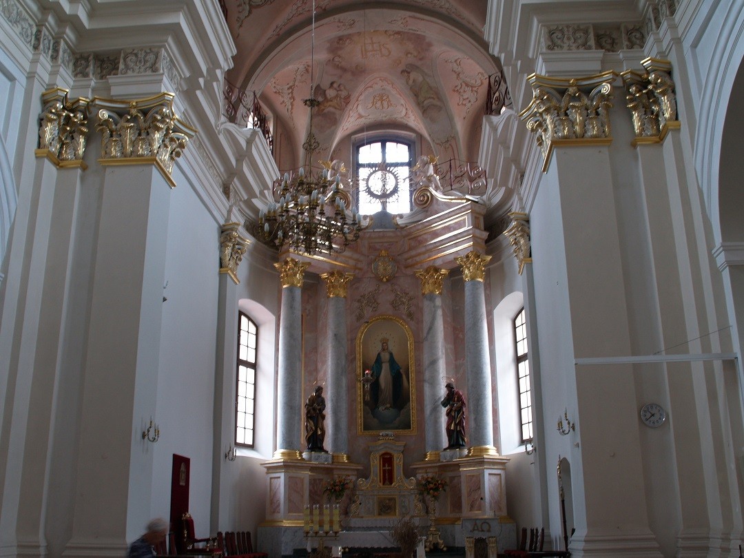 Archikatedra (d. kościół jezuitów) w Mińsku, wnętrze, widok prezbiterium