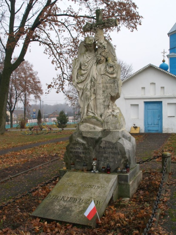 Kobryń, cmentarz rzymskokatolicki, nagrobek Mickiewiczów