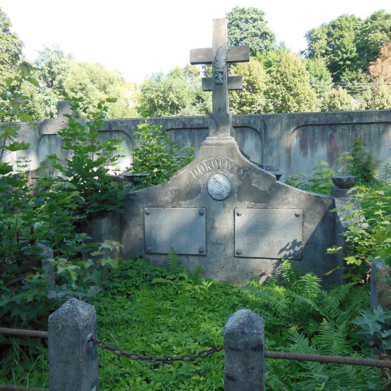 The tomb of Adela and Ryszard Orlowski from the Ross Cemetery in Vilnius, as of 2013.