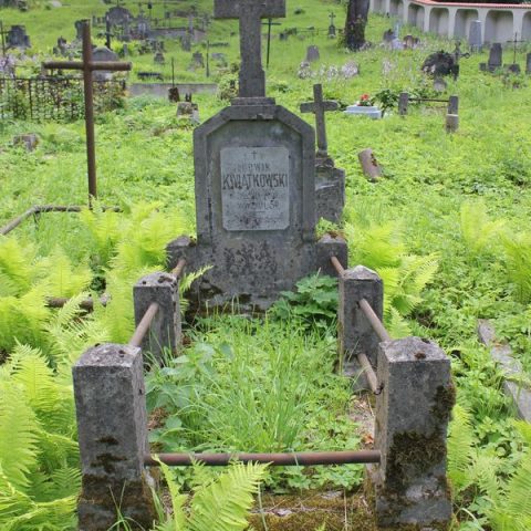 Tombstone of Ludwik Kwiatkowski, Na Rossie cemetery in Vilnius, as of 2013
