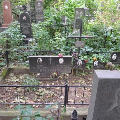 Tombstone of Wanda Buczynska, Bajkova cemetery in Kiev as of 2021.