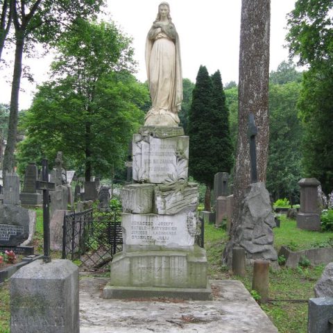 Tombstone of the Rtauld-Ratyński family, Ross Cemetery in Vilnius, as of 2013.