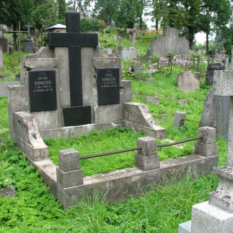 Могила Антонія та Юзефи Ромашко, цвинтар Росса, станом на 2013 рік