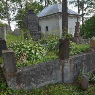 Tomb of Alexander and Stanislava Vasilevskis, Ross Cemetery in Vilnius, as of 2013.