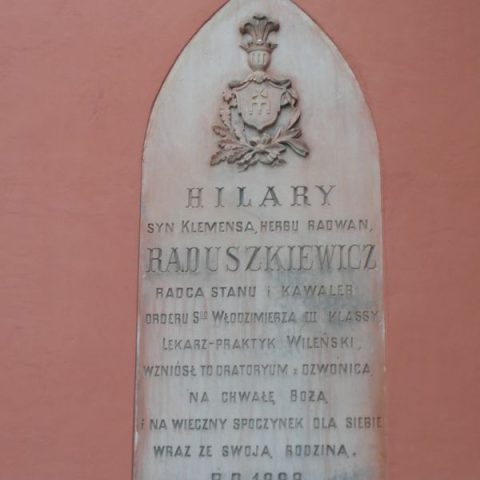 Epitaph plaque of Hilary Raduszkiewicz, Na Rossie cemetery in Vilnius, as of 2013.