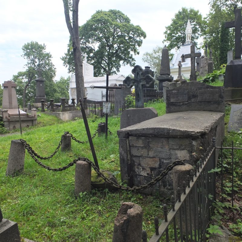 Tomb of Stanislaw and Zofia Juszkiewicz, Na Rossie cemetery in Vilnius, as of 2013.
