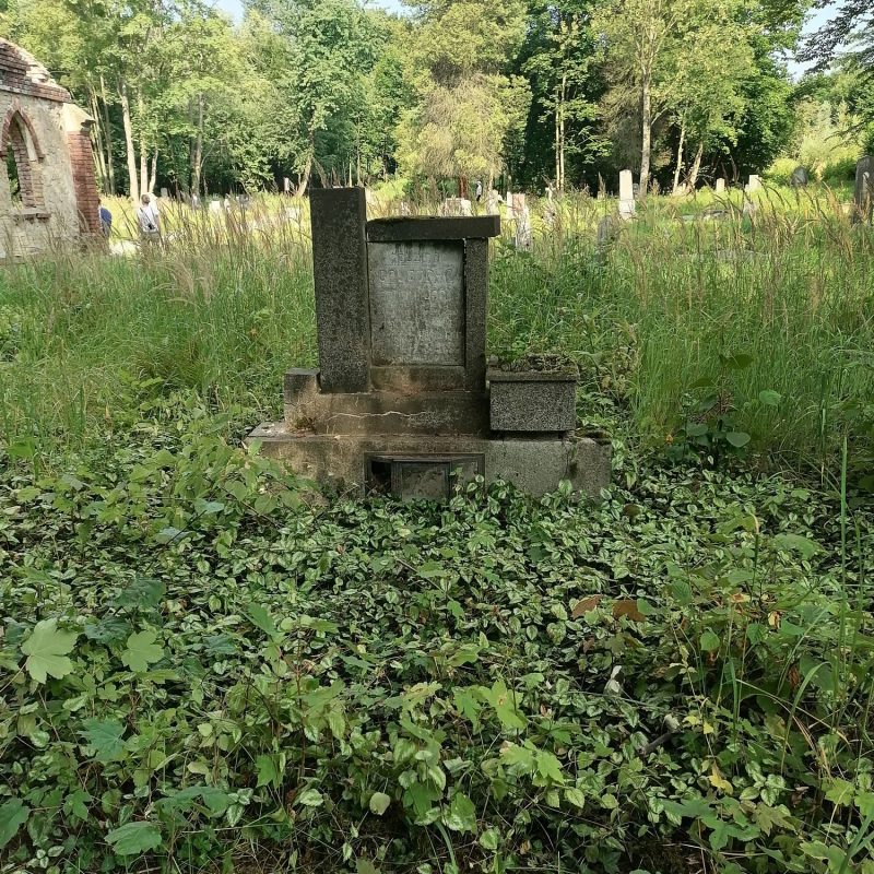 Tombstone of the Galgonka family, and Karla Harpetová