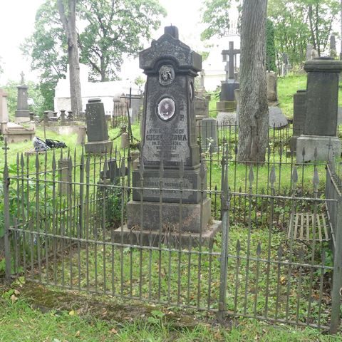 Tombstone of Kazimiera and Joachim Giecewicz, Rossa cemetery in Vilnius, as of 2013