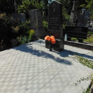 Nagrobek rodziny Mazurkiewicz i Eugenii Tracz, cmentarz w Tarnopolu, stan z 2016 roku
