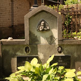 Надгробок Яніни та Яна Іллашевичів на кладовищі Росса у Вільнюсі, станом на 2013 рік.