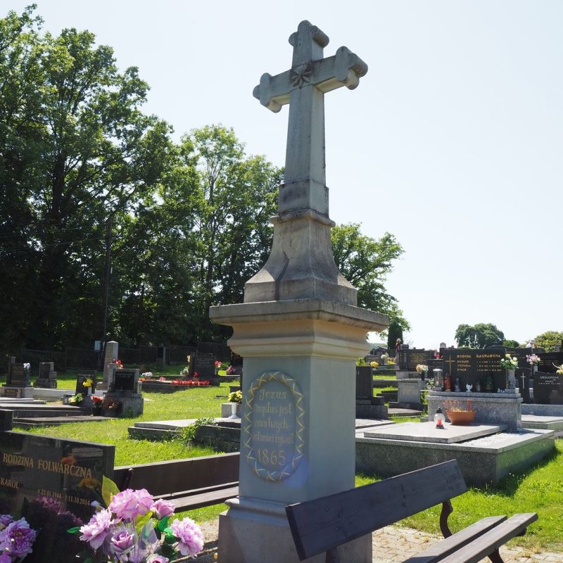 Electoral cross, Catholic cemetery in Ligotka Kameralna, as of 2022.