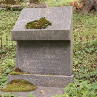 Надгробок Казимира Козловського на кладовищі На Россі у Вільнюсі, станом на 2013 рік