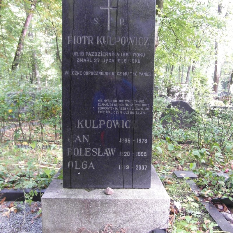 Могила Петра Кульповича на Михайлівському кладовищі в Ризі, станом на 2021 рік.